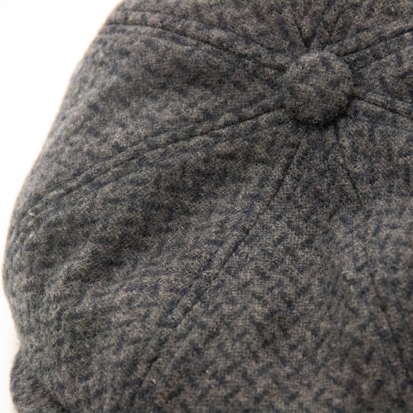 Chapeau gris et noir