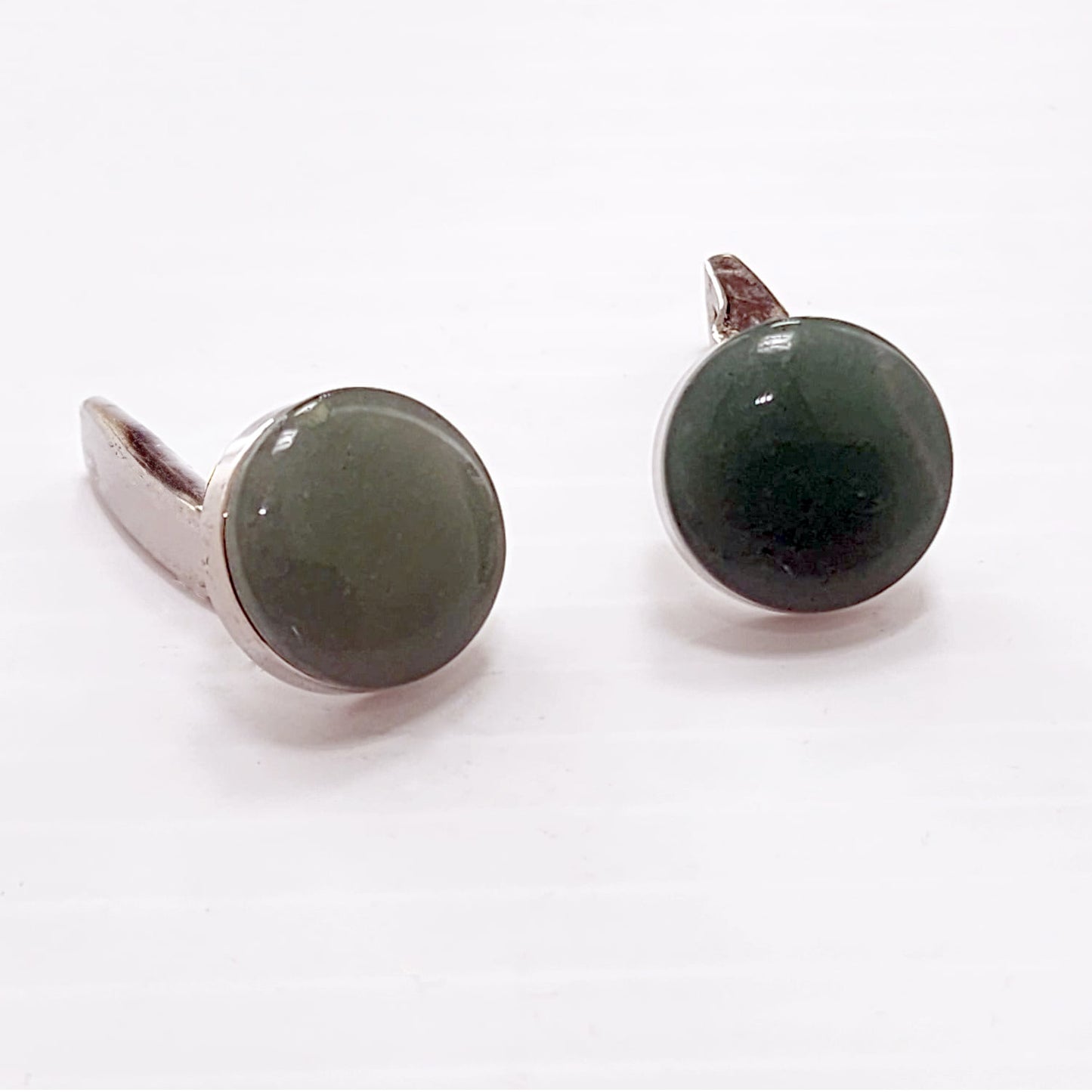 Boutons de manchette ronds verts et argentés